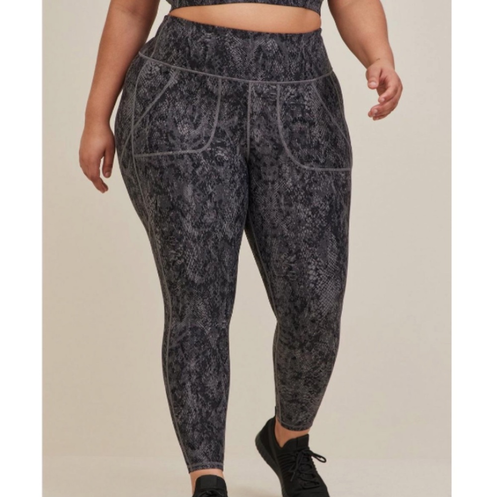 Torrid Active Performance Core 4-Pocket Dusty Sna… - image 1